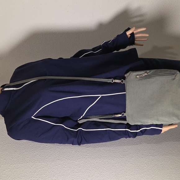 Baggallini Gray Crossbody - Picture 2 of 7